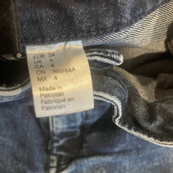 Divided by H&M Stretch Dark Wash Distressed  Denim Shorts Size 4 Cuffed Stretch - Picture 4 of 9